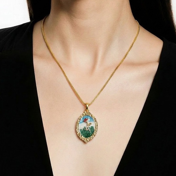 Jewelry - Gold plated Gold and Green Pendant Necklace